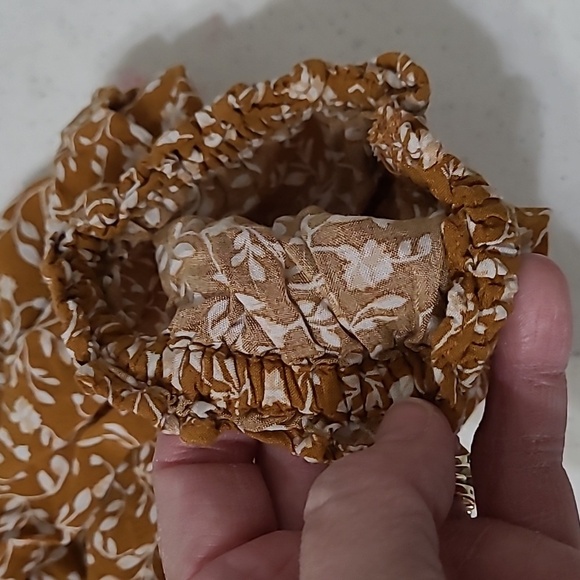 Old Navy Mustard Tan & White Floral with Vines Blouse size 3X - Picture 6 of 8